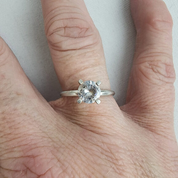 925 Sterling Silver Cubic Zircon Solitaire Ring Size 7.5 - Picture 1 of 8